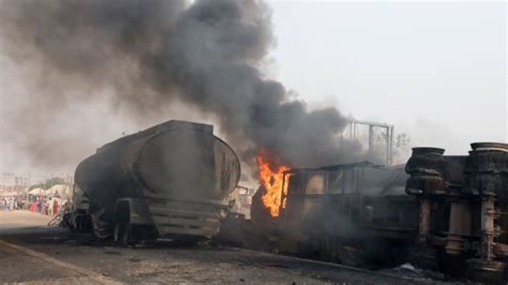 
20 Deaths Reported After Bus and Fuel Tanker Clash 