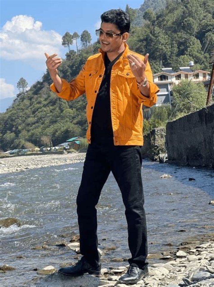
Adil feroz khan Height, Weight, Net Worth, Age, Birthday, Wikipedia, Who, Nationality, Biography 