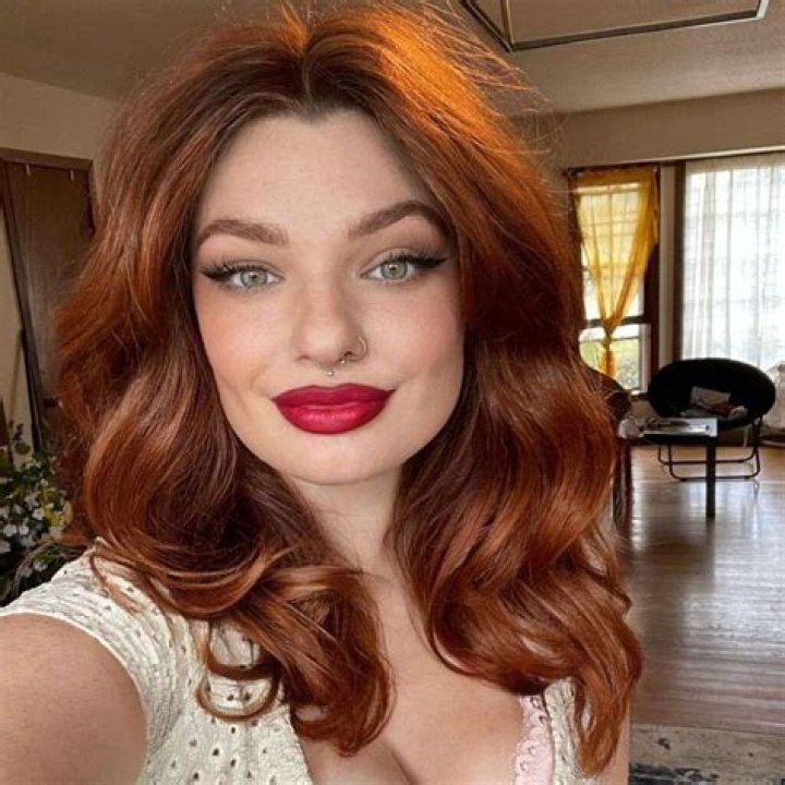 Annabel Tiffin Height, Weight, Net Worth, Age, Birthday, Wikipedia, Who, Nationality, Biography