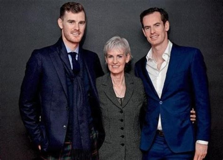 
Are Andy Murray and Jamie Murray Brothers? 