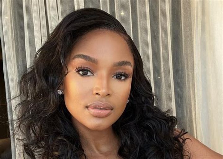 
Ayanda Thabethe Height, Weight, Net Worth, Age, Birthday, Wikipedia, Who, Nationality, Biography 