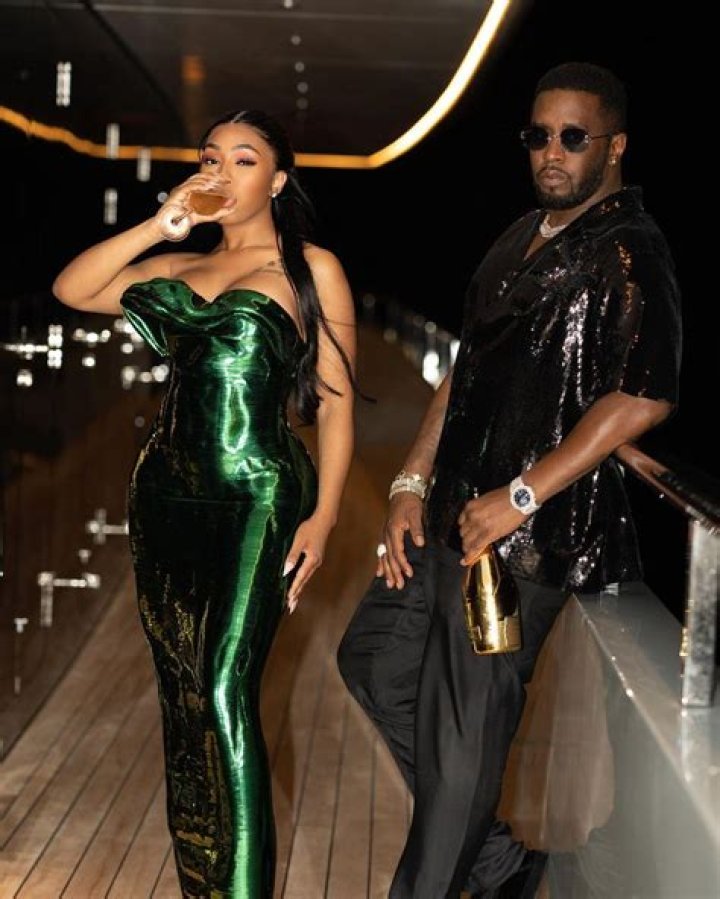 
Diddy Gifted Girlfriend Yung Miami A Diamond Chain With Love Pendant 