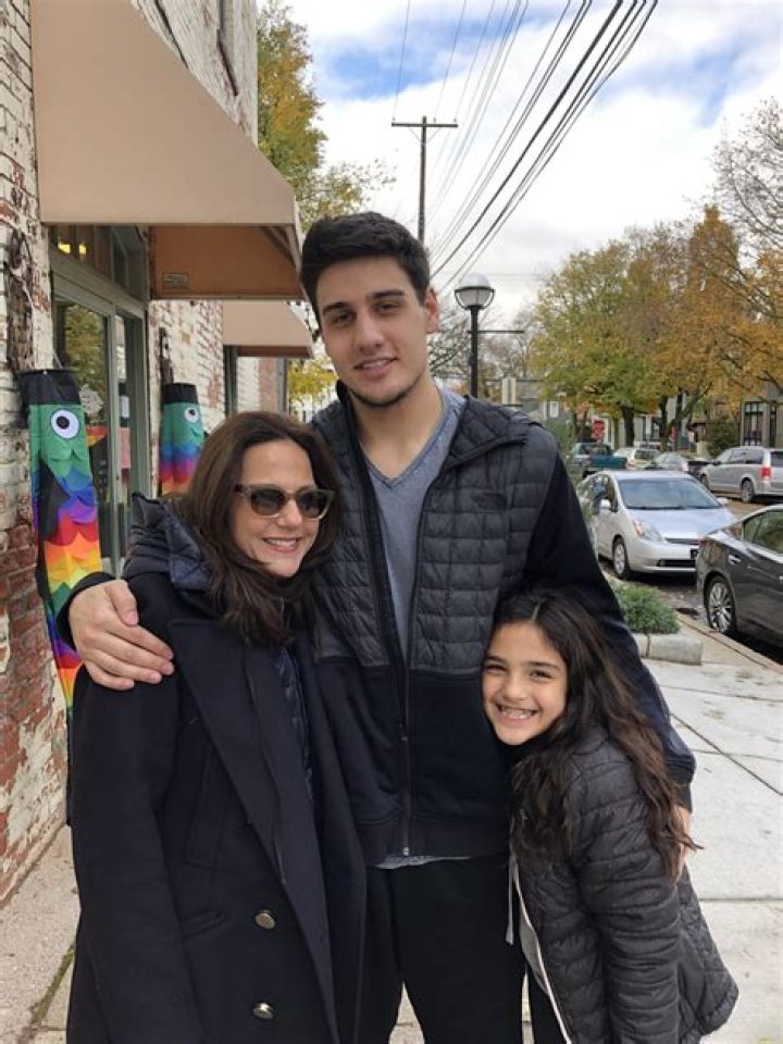
Dylan Schefter, Adam Schefter Daughter, Age Bio And Quick Facts 