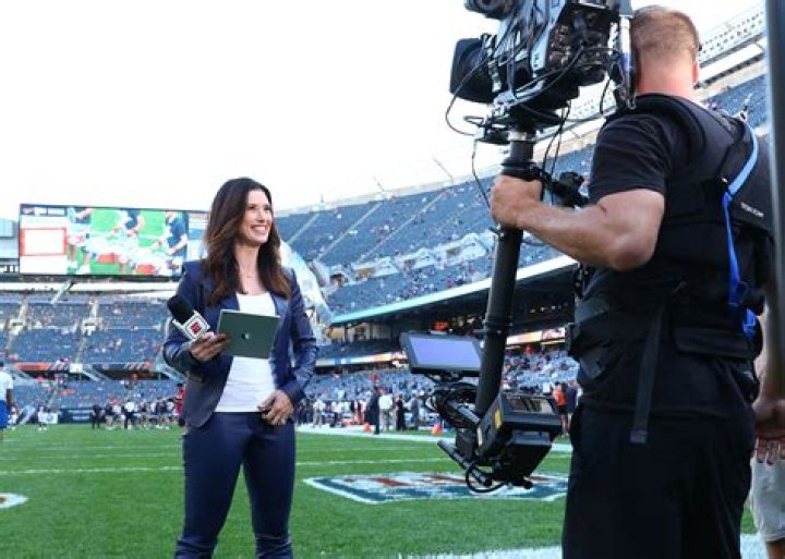 
ESPN journalist Jen Lada’s Bio: Husband, Age, Married, Marital Status, Body Measurements, Height, Accident 