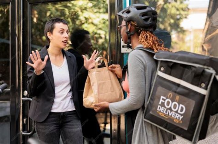 
Florida Woman Tianis Jones Created A Huge Drama Over Late Food Order 
