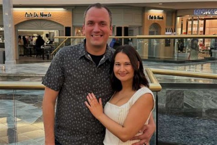 Here’s The Untold Truth We Know About Alexandra Rose’s Husband