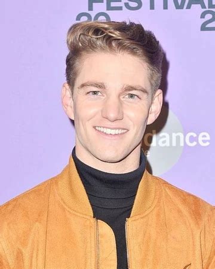 
Is Nico Greetham Married to Wife? Or Dating a Girlfriend? 