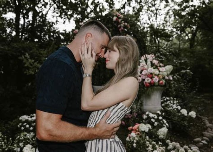 
Is Taylor Swift Married? Her Bio, Age, Husband, Height and Net worth 