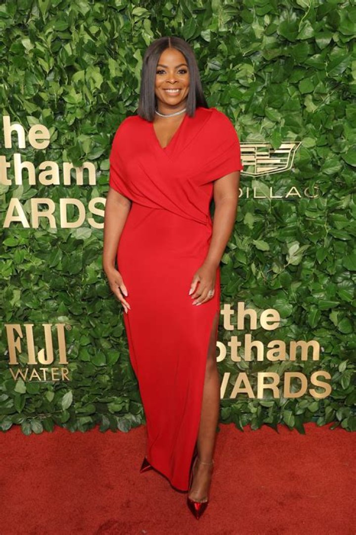 Janelle Burrell Height, Weight, Net Worth, Age, Birthday, Wikipedia, Who, Nationality, Biography