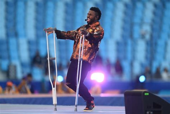 
Jason Derulo Breaks Foot, Walking with Canes Ahead of Super Bowl Performance 