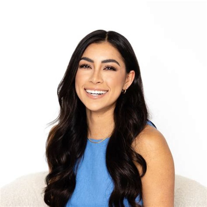  Jeanine Amapola