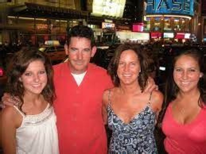 Michele, Rob Thomson Wife, 5 Facts About Philadelphia Phillies Manager Family