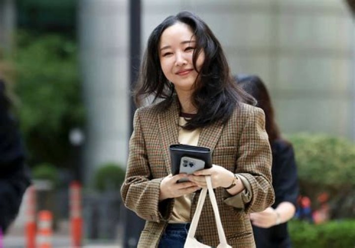 Min Hee Jin Height, Weight, Net Worth, Age, Birthday, Wikipedia, Who, Nationality, Biography