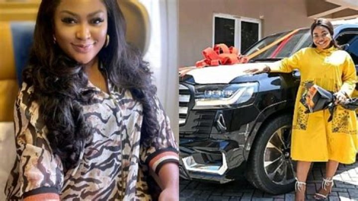 
Not only ritual killers, Born again Christians can also flaunt wealth on social media – Uche Elendu defends Mercy Chinwo 