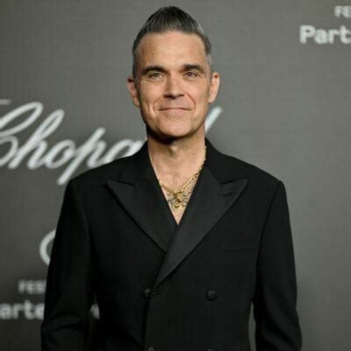Robbie Williams Sexuality | Is He Gay | Explore His Love For Music And Homosexual Statement