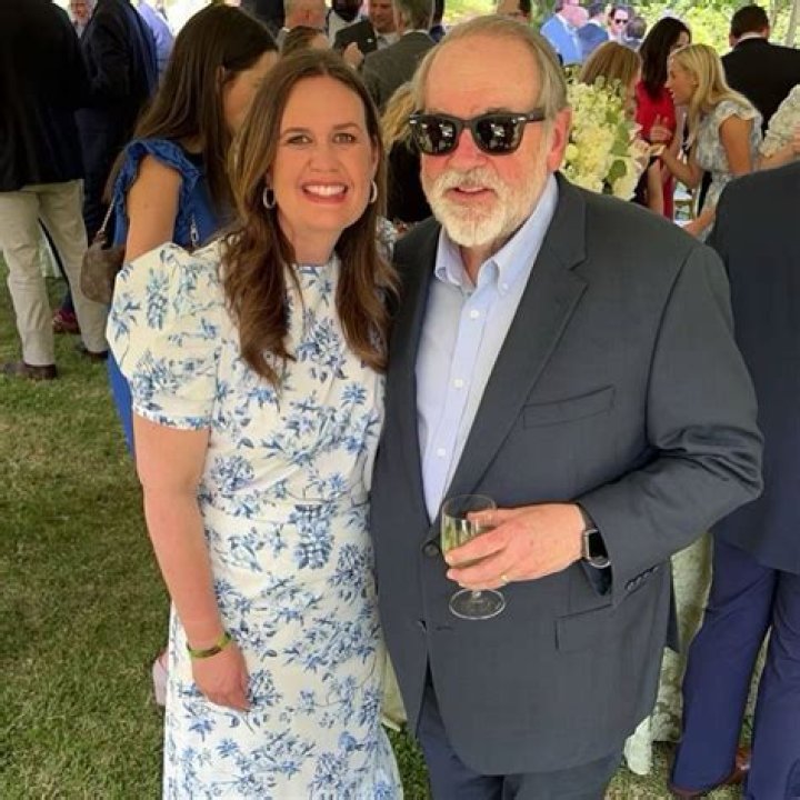 
Sarah Huckabee Sanders Elected 47th Governor of Arkansas, Following in Her Father Mike Huckabee’s Footsteps 