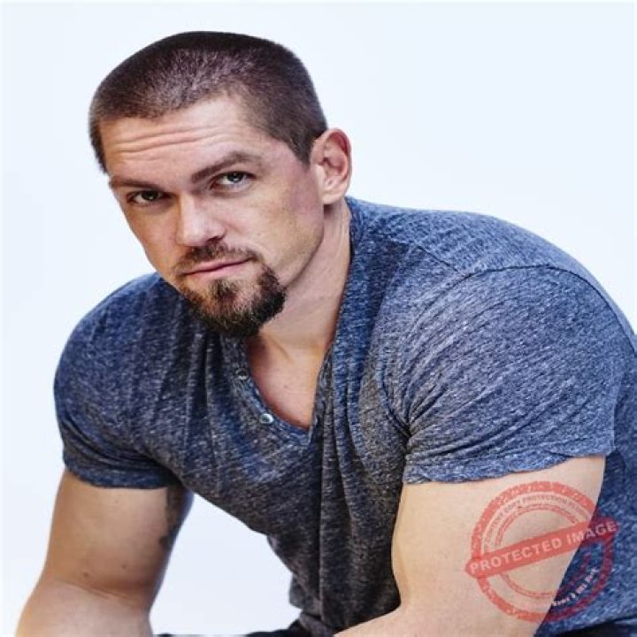 
Sheldon Simkus Height, Weight, Net Worth, Age, Birthday, Wikipedia, Who, Nationality, Biography 