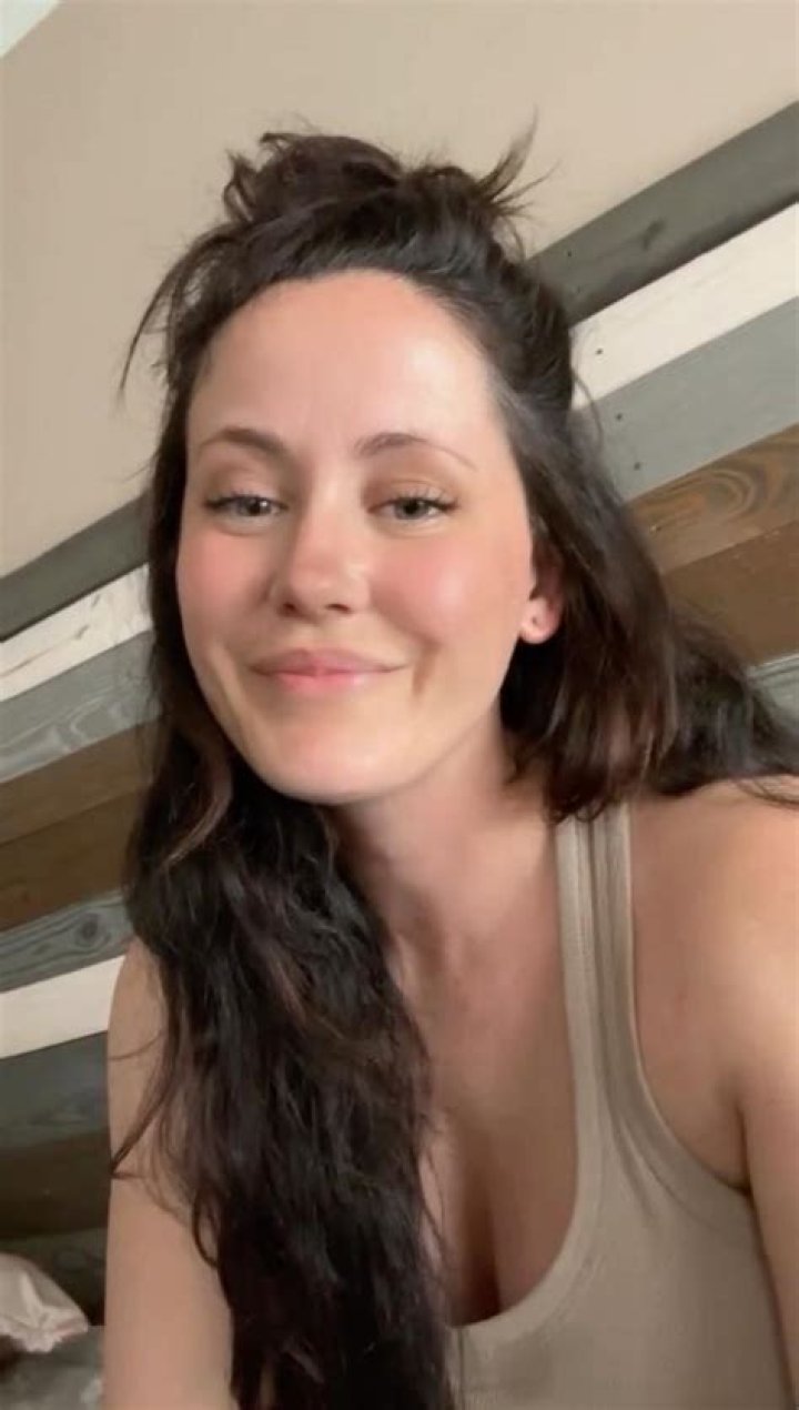 
Teen Mom Jenelle Evans dances in a new TikTok video while baring her breast and making an NSFW gesture. 