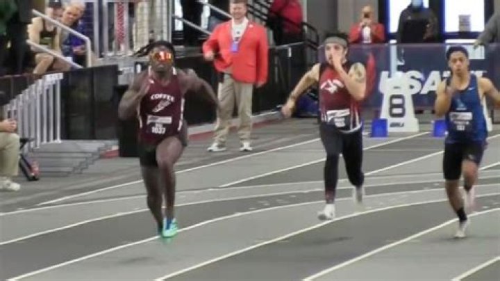 
Tyreek Hill runs 60 meters in 6.70 seconds, dominates race at USA Track and Field Event 