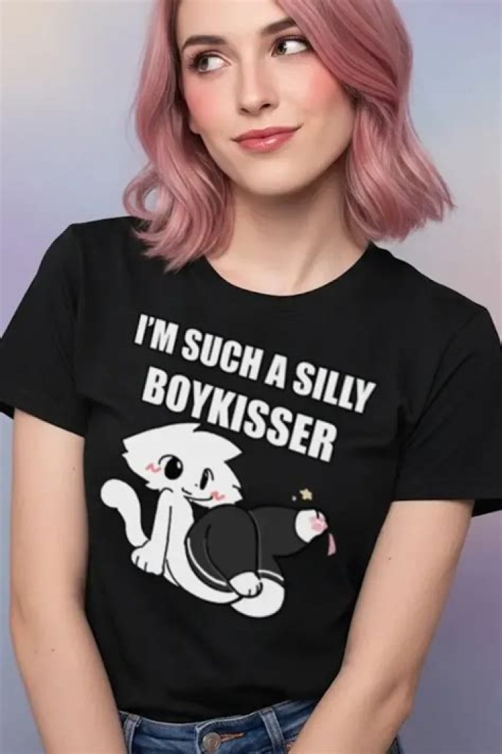 
Why Does F1NN5TER Dress As A Girl? 