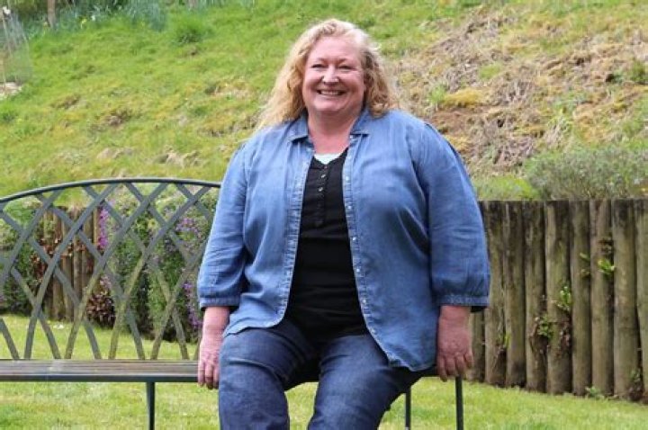 
Why Is Charlie Dimmock So Fat? English Gardener Weight Gain Reasons, Before And After Photos 